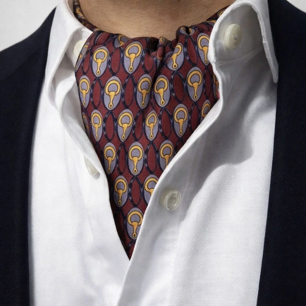 GUCCI 100% Silk Tie Burgundy Gold Horse Bit Motif Made in Italy Subtle Luxury